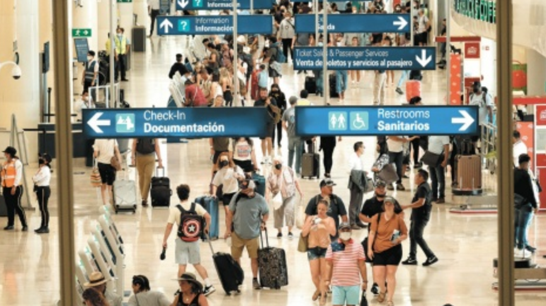 Aeropuerto de Cancún intensa jornada inicio de la Semana Santa