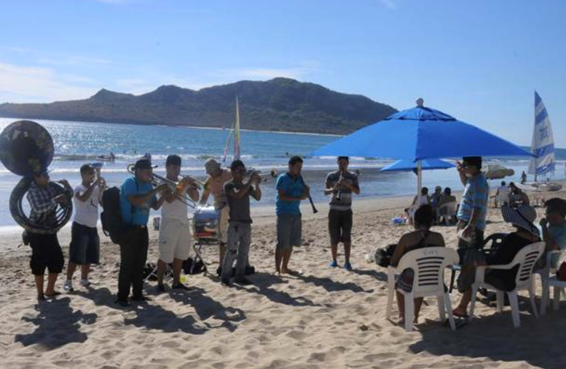 Bandas deberán tramitar permiso para poder tocar en playas de Mazatlán