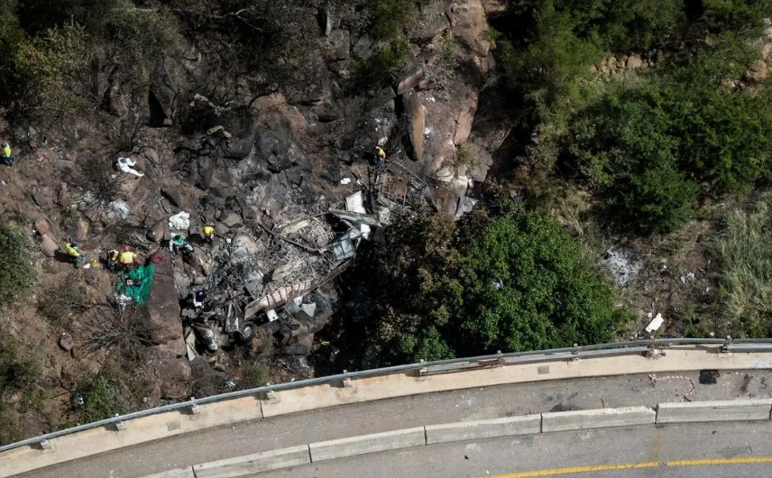 Niño de 8 años, único sobreviviente en accidente de autobús que dejó 45 muertos