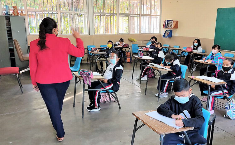 Megapuente en escuelas públicas