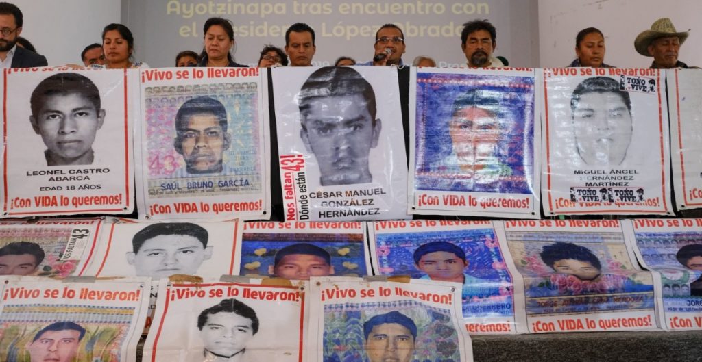 AMLO se reunirá con los padres de Ayotzinapa pero sin abogados