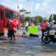 Taxista se manifiesta en la avenida Tulum