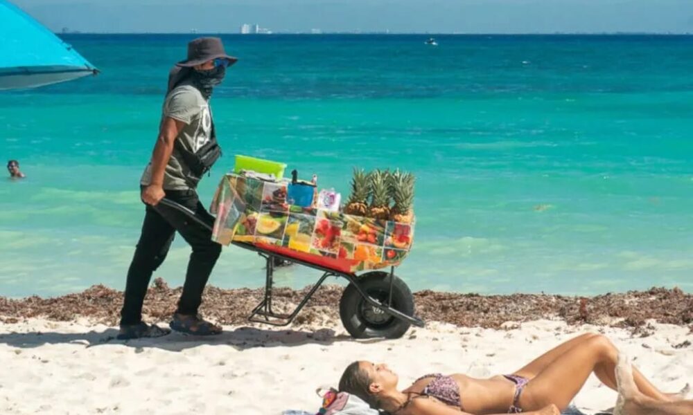 Aumenta el ambulantaje en playas de Cancún