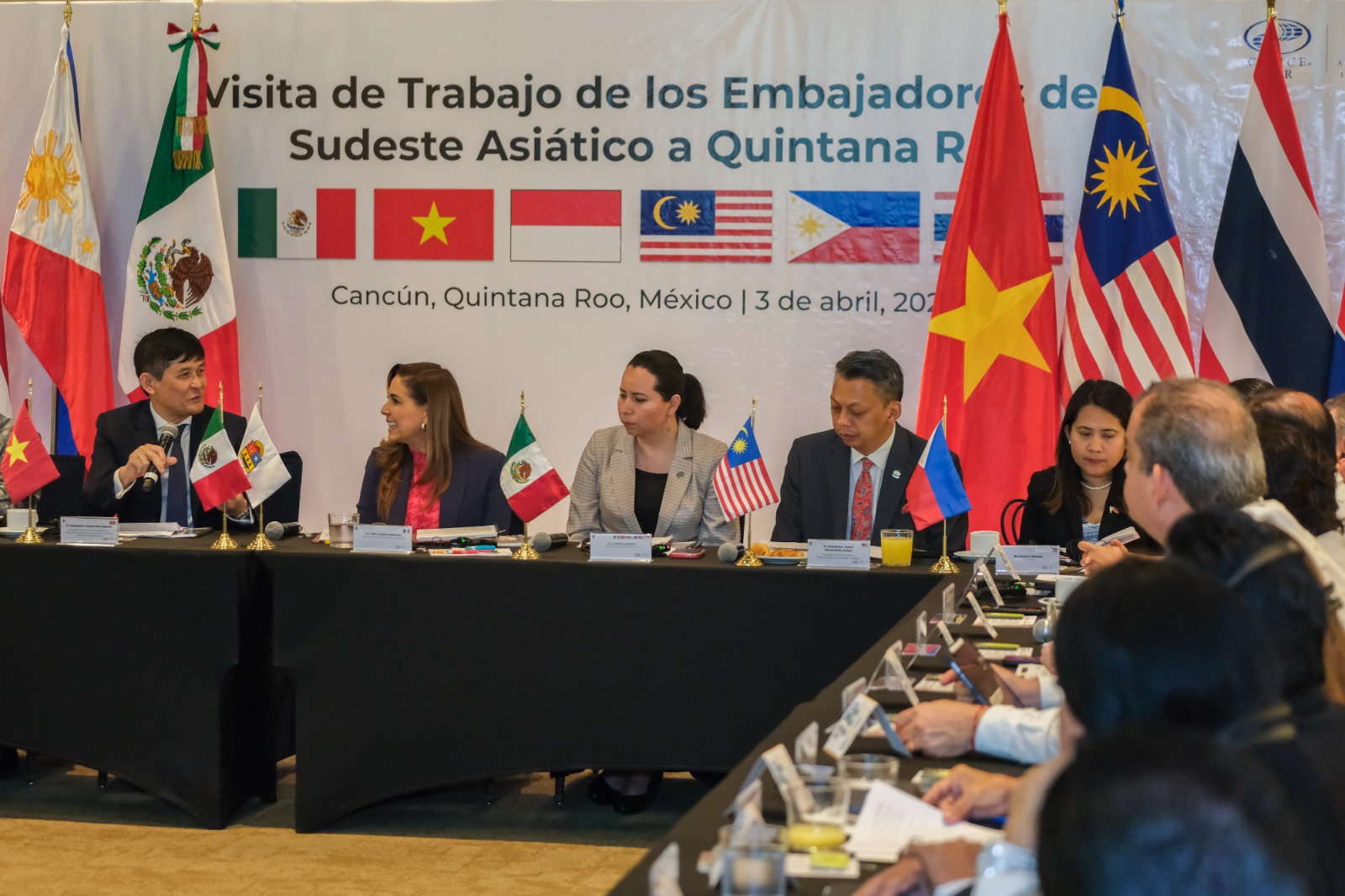 Asiáticos exploran áreas de negocios en Quintana Roo