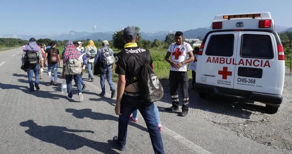 Mueren tres migrantes que viajaban en caravana tras ser arrollados por un tractocamión en Oaxaca