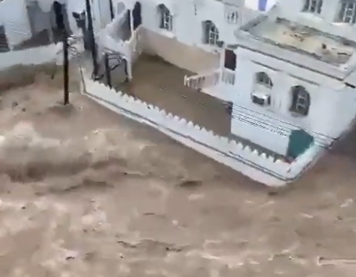 Fuertes lluvias cubren Omán y dejan 13 muertos