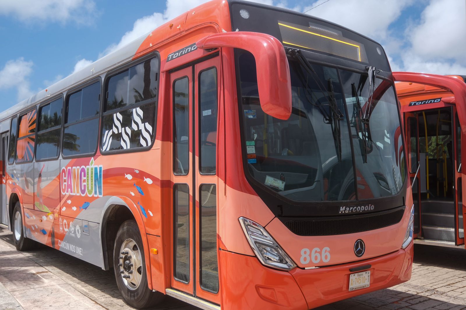 Renuevan parque vehicular de Cancún con 100 nuevas unidades