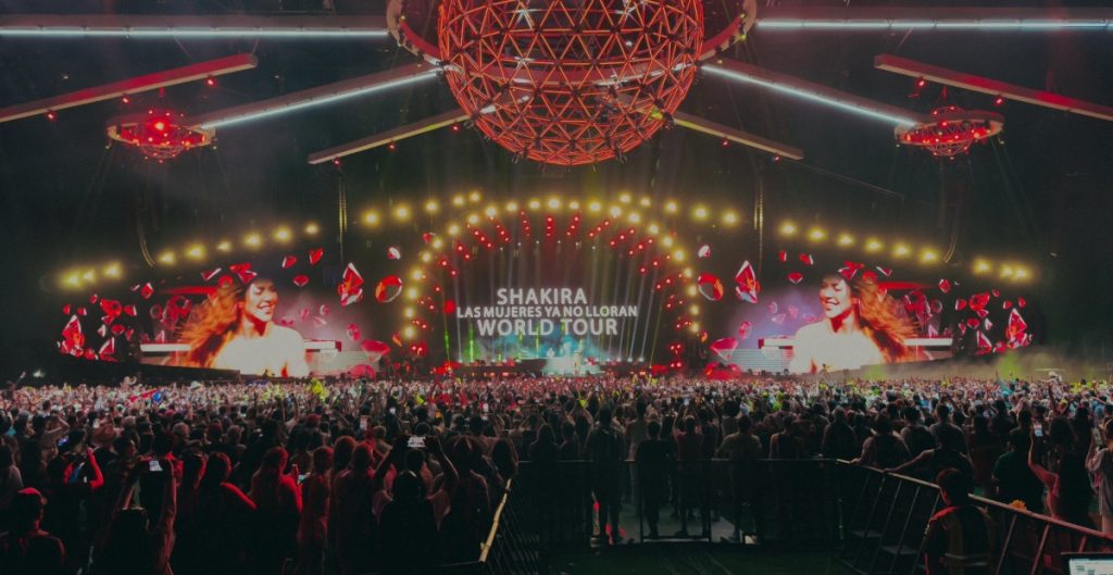 Shakira sorprende en Coachella al anunciar su gira “Las mujeres ya no lloran”