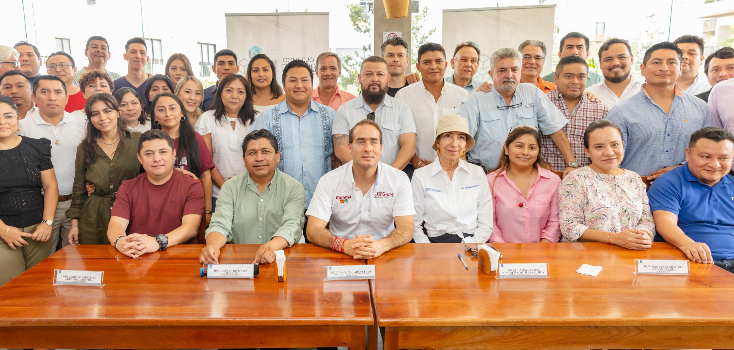 ego Castañón se reúne con integrantes Asociación del Colegio de Ingenieros y Arquitectos 