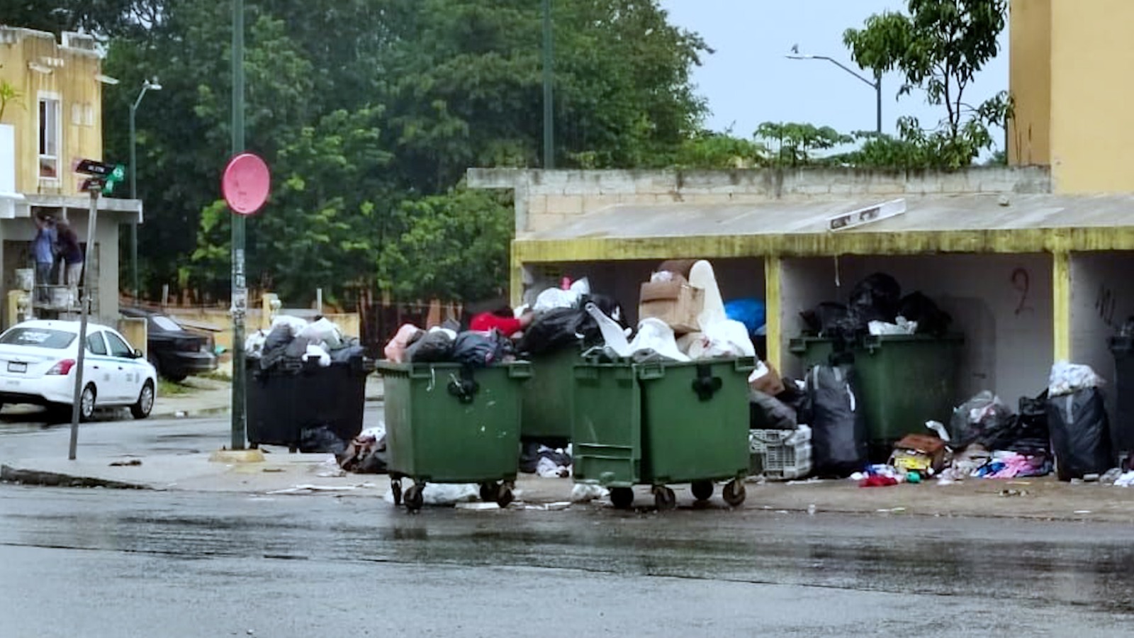 Colocan jardineras en Villas Del Sol para erradicar basureros