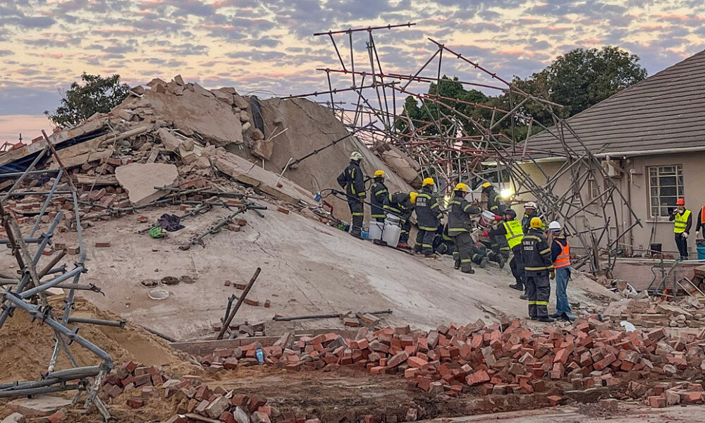 "Milagro": Rescatan a un hombre casi 5 días después de derrumbarse un edificio