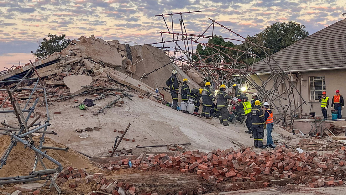 "Milagro": Rescatan a un hombre casi 5 días después de derrumbarse un edificio