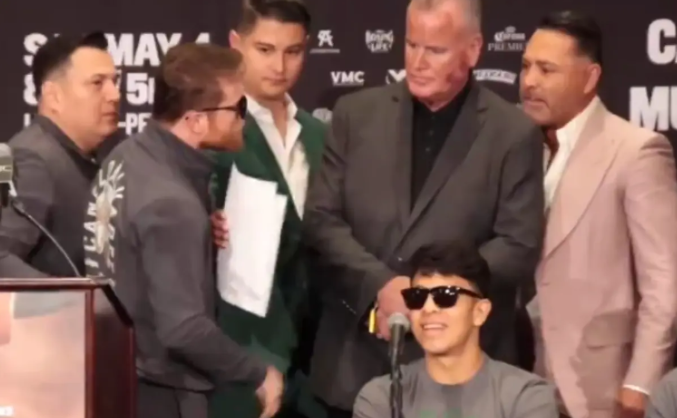 “Canelo” Álvarez y De la Hoya a punto de los golpes