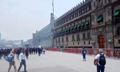 En protesta por normal de Ayotzinapa se lanzan petardos a Palacio Nacional