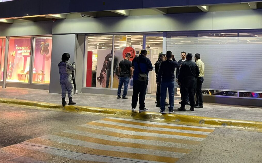 Atacan a dos hombre en Plaza Cancún Mall; uno resultó lesionado