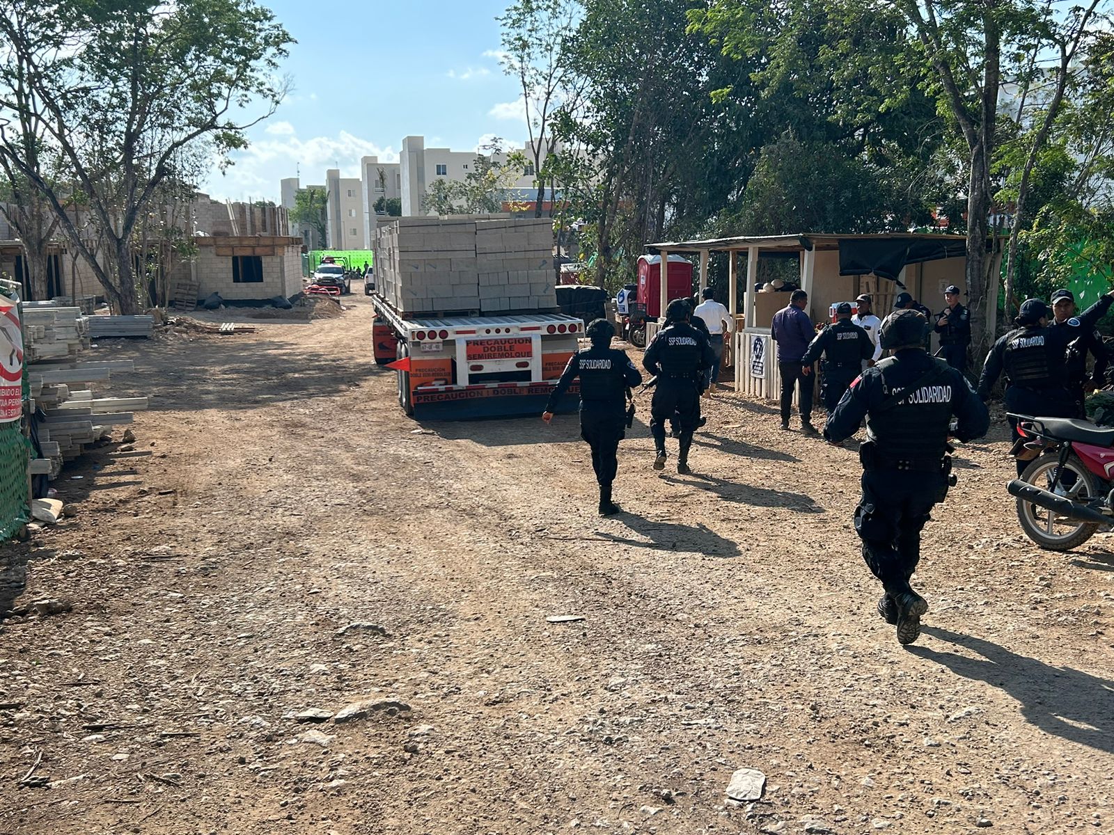 En el Día de la Santa Cruz balacera en construcción de Playa del Carmen