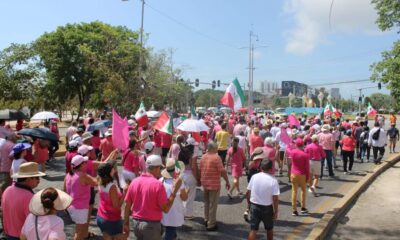 Cancún se suma a la “Marea Rosa”; participan 2 mil personas