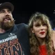 Taylor Swift anuncia su compromiso con Travis Kelce
