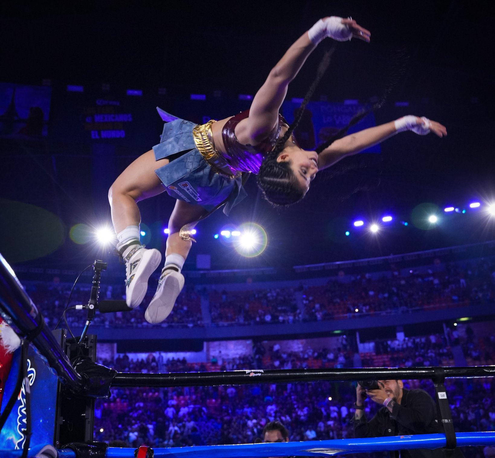 Alana Flores, Gala Montes, Supernova Strikers, pelea, boxeo, Ciudad de México, invicto, cinturón, Sebastián Cáceres, audiencia, rivalidad, decisión unánime, CMB, streamers, celebridades