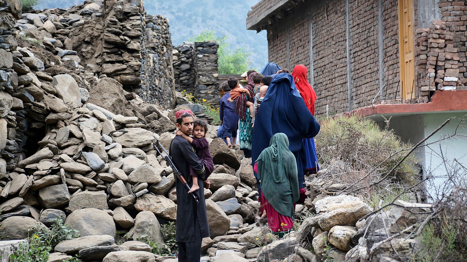 Un terremoto de 5.2 grados en Afganistán sacudió varias provincias, generó daños materiales