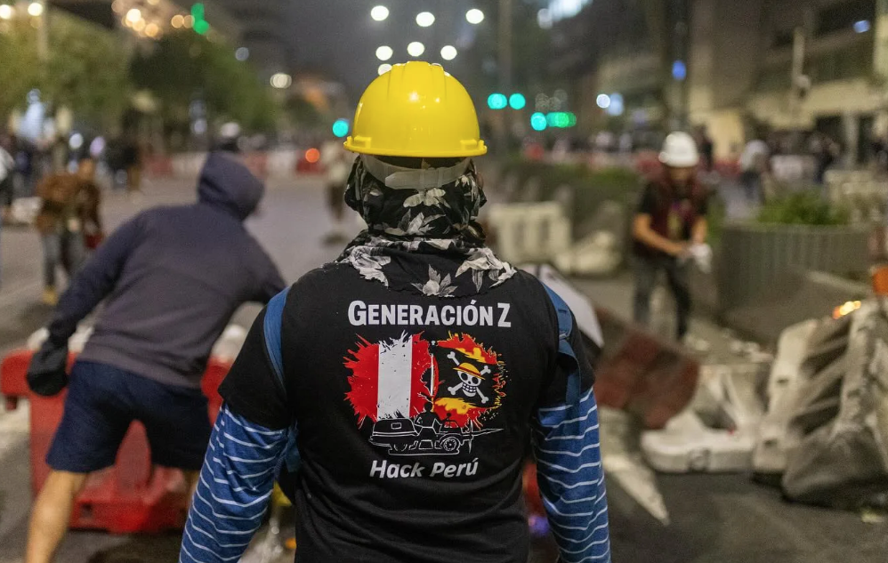 Protestas en Perú: jóvenes se enfrentan al gobierno de Dina Boluarte por ley de pensiones