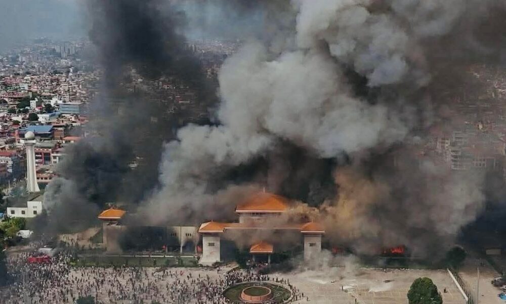 Estallido de protestas y caída del gobierno en Nepal