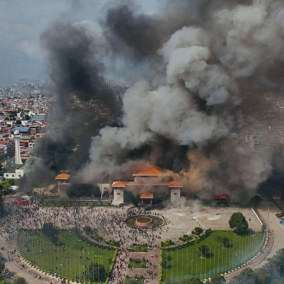 Estallido de protestas y caída del gobierno en Nepal