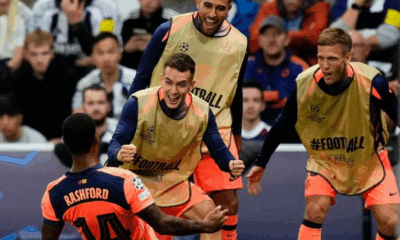 Rashford brilla con doblete