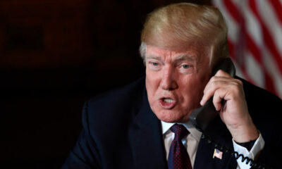 Trump sugiere quitar licencias a cadenas por mala cobertura.