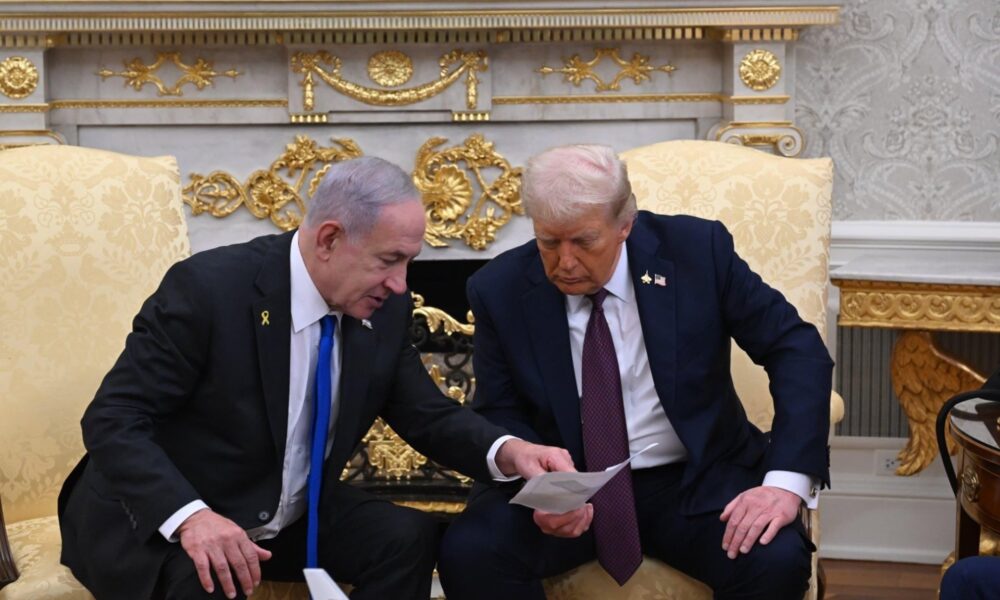 Trump y Netanyahu presentaron un plan de paz para Gaza que incluye alto al fuego y liberación de rehenes, pero sin consultar a Hamas ni a la Autoridad Palestina.