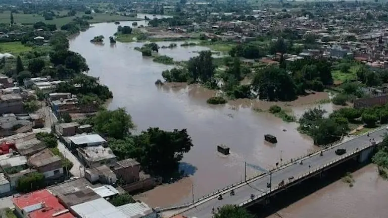 Depresión tropical 90-E deja 67 muertos y miles de damnificados en el centro de México