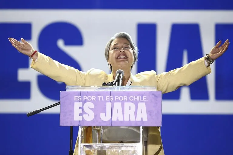 Jeannette Jara lidera las elecciones primarias