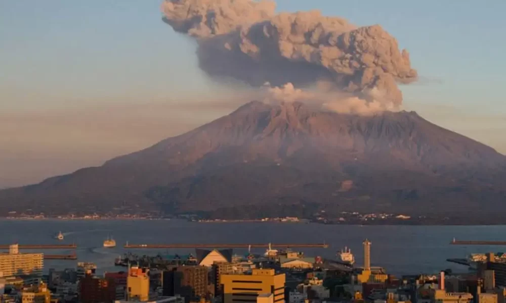 Erupción del volcán Sakurajima en Japón