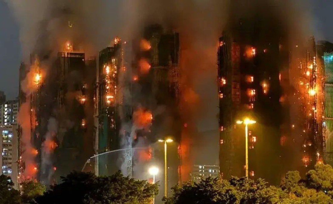 Hong Kong arde: incendio masivo devasta complejo residencial