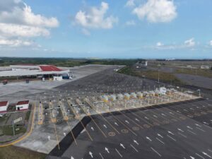 Acceso principal de la Aduana de Veracruz con señalización renovada y controles de seguridad integrados en la nueva infraestructura.