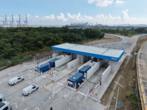 Vista panorámica de la ampliación de la Aduana de Veracruz, con edificios modernizados, áreas de control ampliadas y nuevos espacios de operación aduanera.