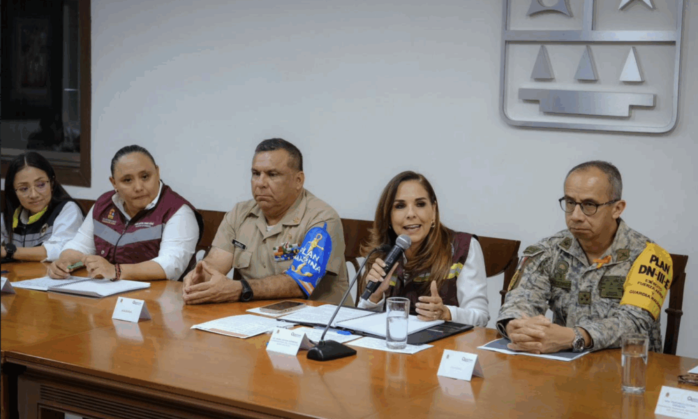 Rueda de prensa encabezada por la gobernadora de Quintana Roo, Mara Lezama, junto a la Secretaría de Gobierno durante la sesión de cierre del Consejo Estatal de Protección Civil.