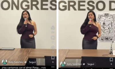 Diputada Kathya Sánchez Rodríguez con micrófono en mano durante evento en el Congreso de Puebla.