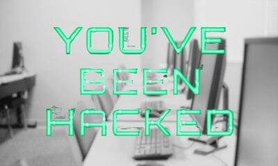 Pantallas de computadoras con mensaje “YOU BEEN HACKED” que representa los riesgos de los ciberataques y la falta de ciberseguridad en México