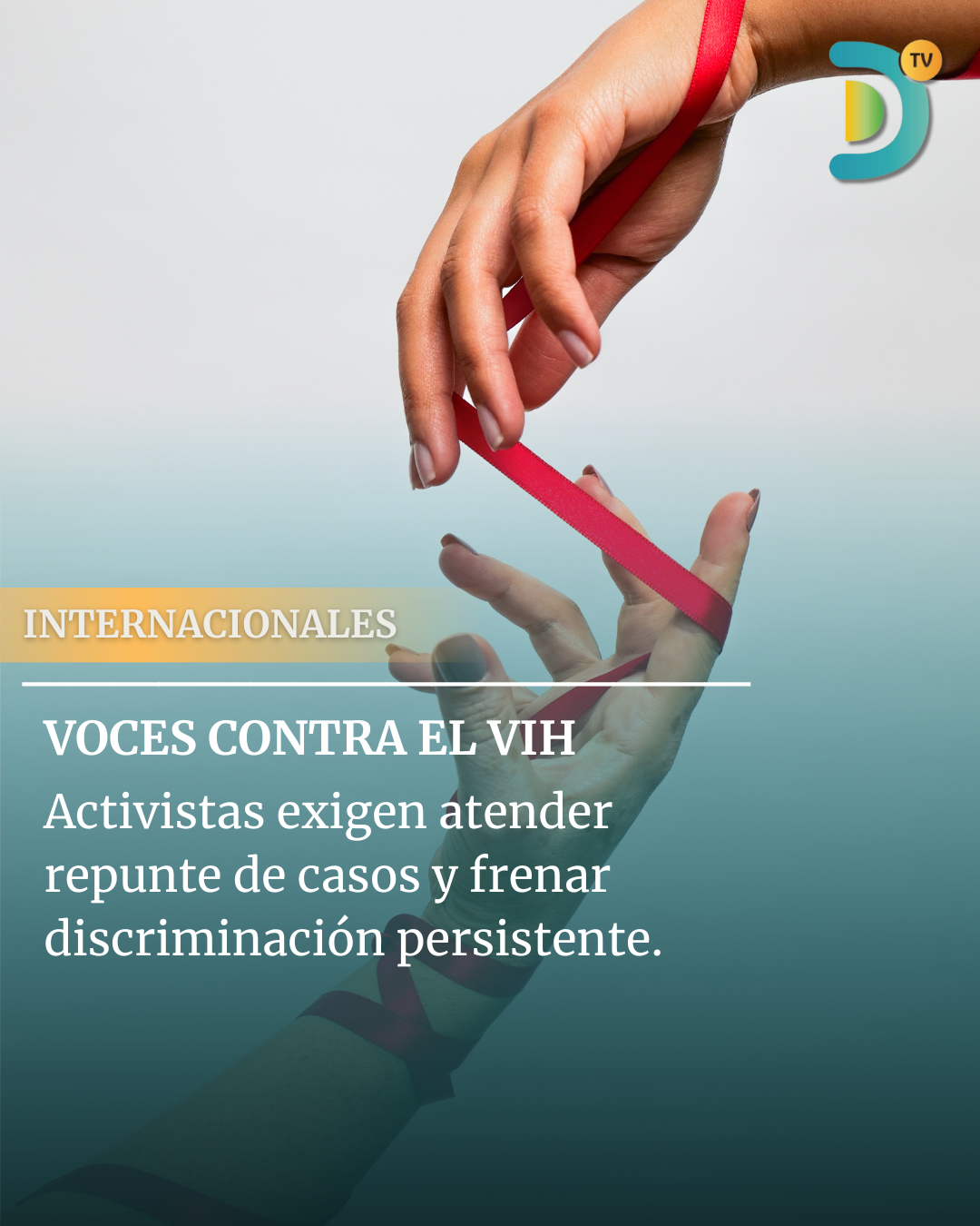 Manos sosteniendo un listón rojo, símbolo de apoyo a las personas que viven con VIH, en el Día Mundial del Sida.