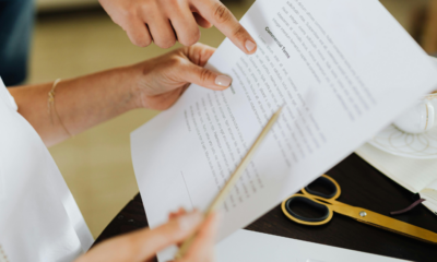 Alcaldesa Ana Paty Peralta presenta avances en la simplificación de trámites en Cancún durante un informe público.