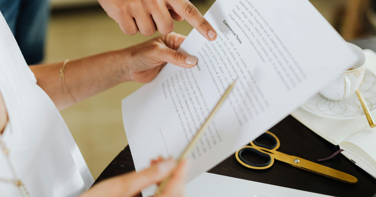 Alcaldesa Ana Paty Peralta presenta avances en la simplificación de trámites en Cancún durante un informe público.