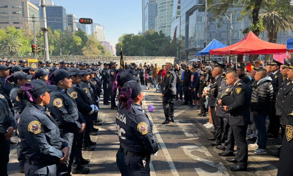 Operativo de seguridad CDMX Año Nuevo 2026 con policías capitalinos durante patrullaje preventivo nocturno.