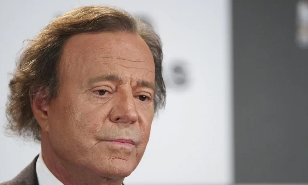 denuncian a Julio Iglesias de abuso sexual