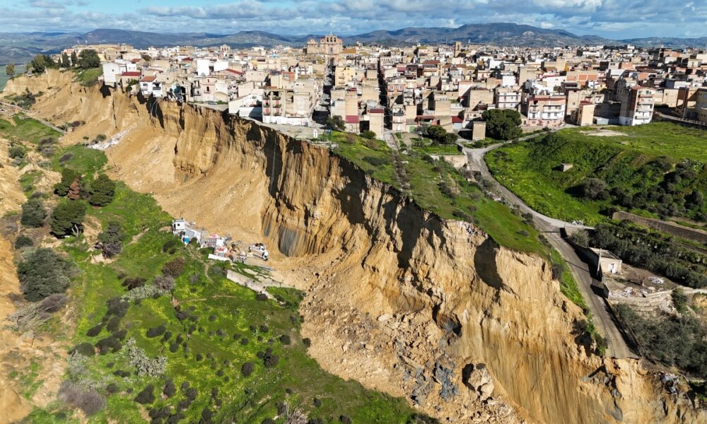 Niscemi pueblo italiano borde colapso por gran deslizamiento