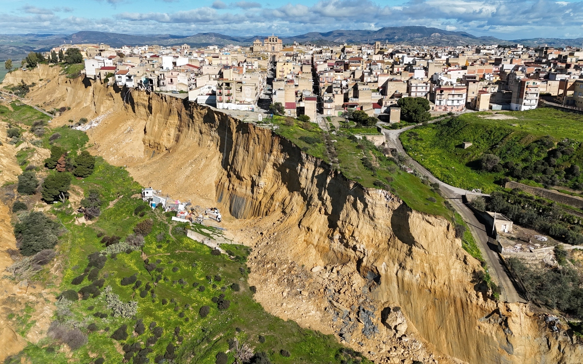 Niscemi pueblo italiano borde colapso por gran deslizamiento