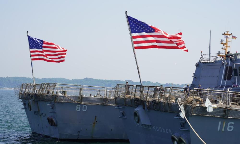 Buque petrolero navega en el Atlántico tras acusaciones de violación derecho marítimo entre Rusia y Estados Unidos.