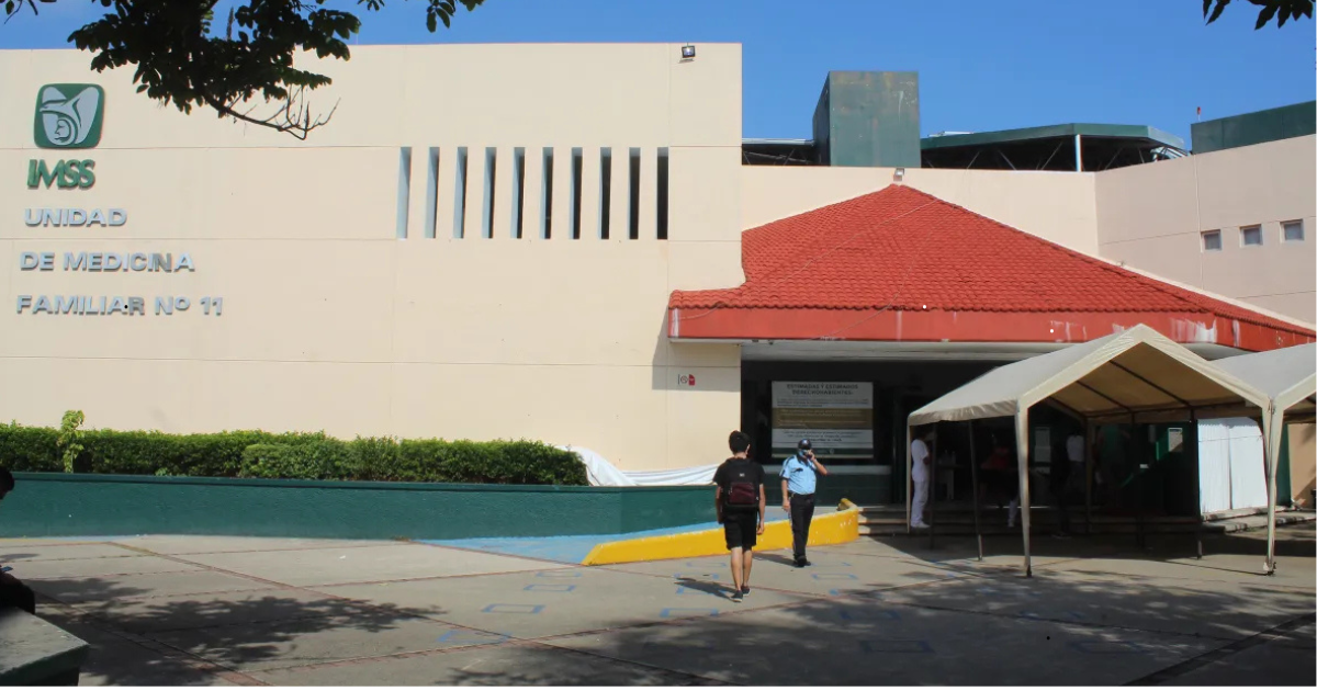Fachada de la Unidad de Medicina Familiar 16 del IMSS en Cancún con servicio de consultas nocturnas
