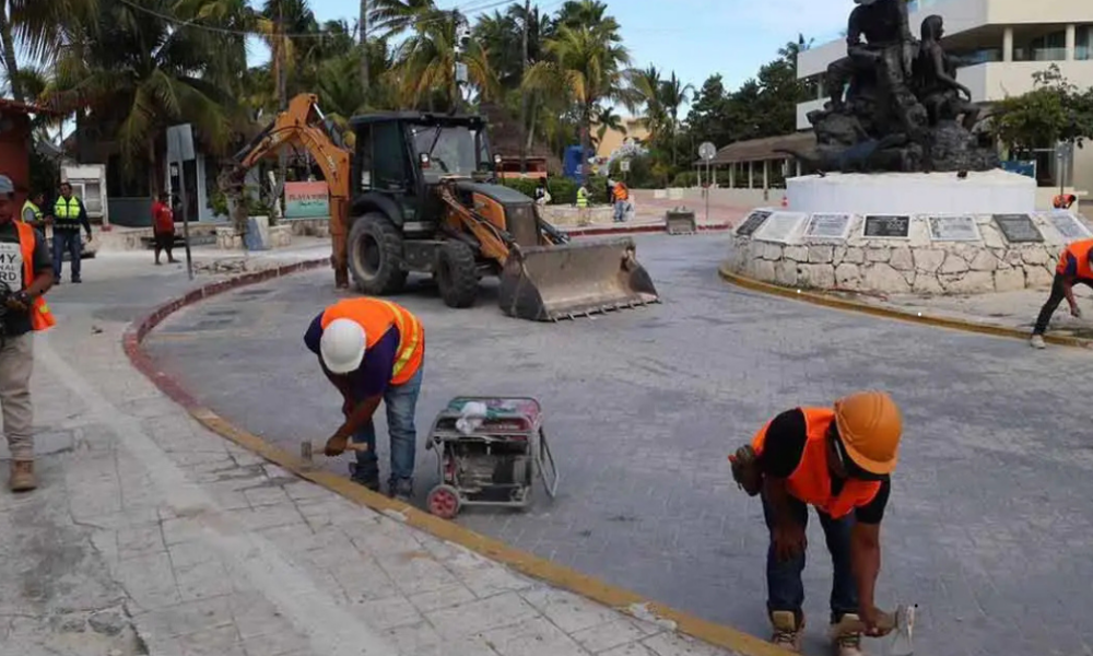 Obra en la avenida Rueda Medina de Isla Mujeres con trabajos de pavimentación y cierre vial en la zona Centro
