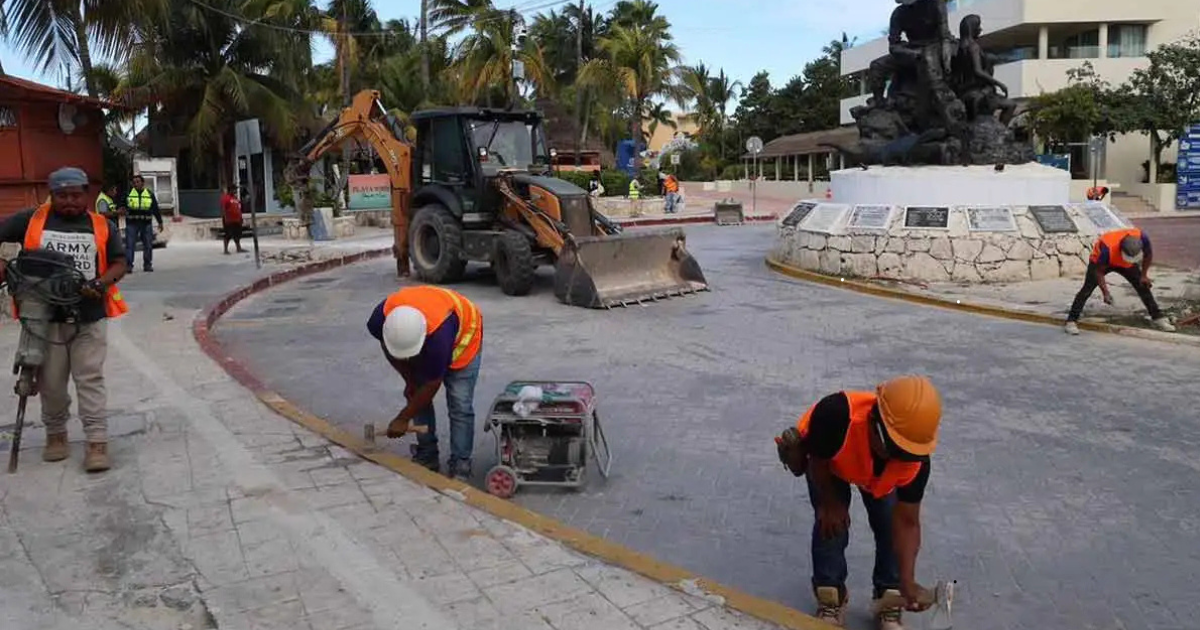 Obra en la avenida Rueda Medina de Isla Mujeres con trabajos de pavimentación y cierre vial en la zona Centro